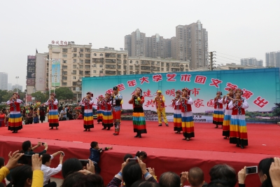 夕阳红似火 我市老年大学艺术团举行大型文艺演出
