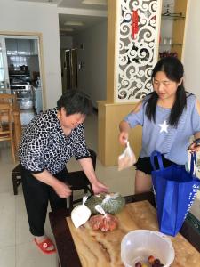 社区里的“110”  居民中的“大管家”  一个平凡网格员的社区工作之道