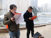 政协六届一次会议委员今天上午陆续向大会报到