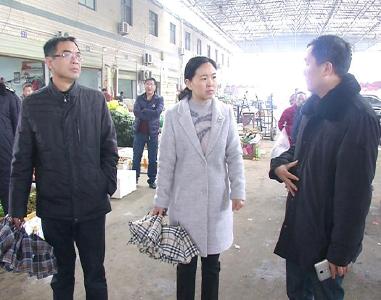 王晓燕检查城区节前食品安全工作