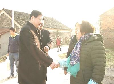 王刚看望慰问困难党员和困难群众