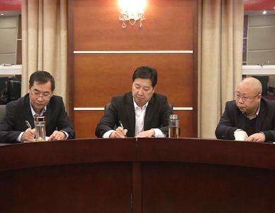 李修武主持召开市委常委班子2016年度民主生活会征求意见座谈会