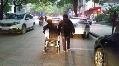 早餐店里的温情与浪漫