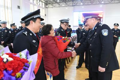 大冶公安首次举行民警退休仪式