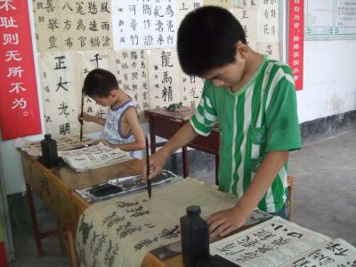 临近开学  书法班受追捧