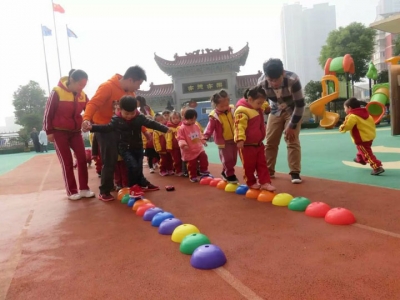 幼儿园中欢乐多