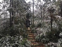 大冶登山爱好者赏七峰山雪景