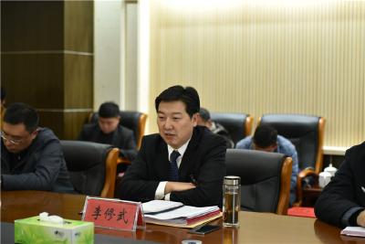 李修武参加第一组分组讨论