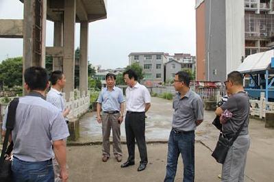 市领导深入社区调研文明创建工作