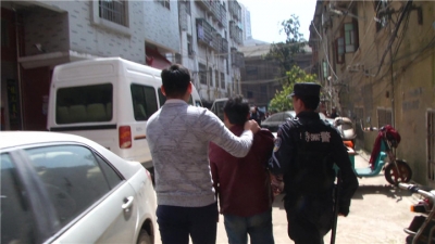 居民楼暗藏赌博机    警方抓获7名聚赌人员