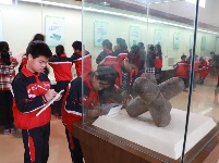 育才小学组织学生参观大冶市博物馆
