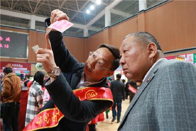 工行大冶支行开展反假币宣传活动