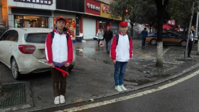 春雨志愿者 育开文明花