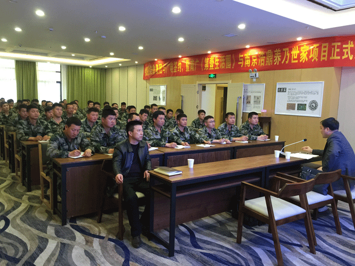 开发区城管分局重温军训再“充电”