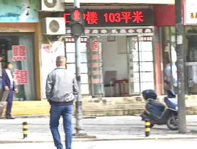 行人闯红灯现象屡禁不止 