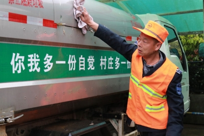 灵乡城管有个“一根筋”——记该镇环卫工人陈国兵
