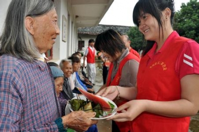 粽子显真情 社区真温暖