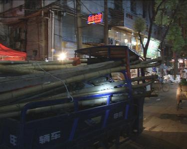 伍家垅马路市场摊主连夜拆违