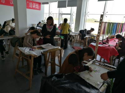 汇聚各方力量  建设幸福社区