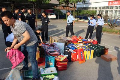 惯偷入室各种偷  提起母亲泪先流