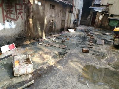 下水道、消防通道“堵”住出行 相关社区：将帮助协调解决问题