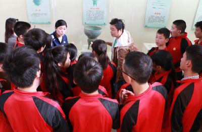 市特殊教育学校学生参观博物馆
