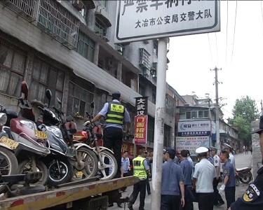 多部门联合整治黄狮蟹路机动车乱停乱靠行为