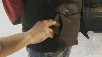 奇葩员工偷老板钱包 照常上班欲蒙混过关 