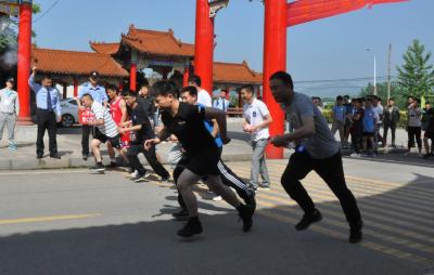 为保平安跑起来