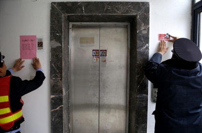 大冶市质监局开展电梯安全知识进社区活动