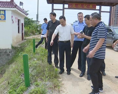 黄石市副市长、市公安局长余平辉来冶调研公路安全生命防护工程建设工作