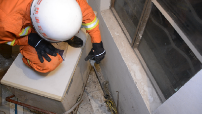 居民家中突现“不速之客”  消防官兵成功擒拿