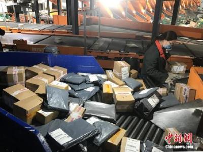 快递实名制实施一年多遇冷 快递员与市民各有“难处”