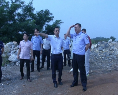 林海峰到还地桥镇检查防汛工作