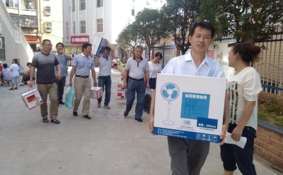 “党员进社区 圆梦微心愿”志愿服务活动