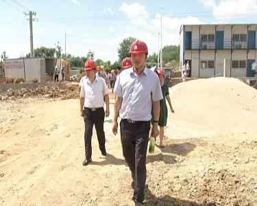 张林看望慰问高温一线工作者