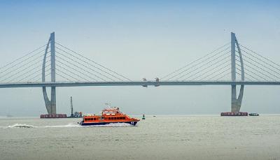 湖北力量建功超级工程 港珠澳大桥主体全线贯通