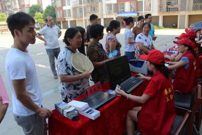 市政务服务中心组织上门办证