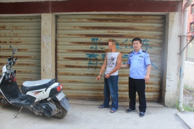 窃贼遇警察装外地人 警察用窃贼抓同伙儿