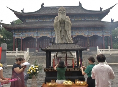 子规缘幼儿园：举行祭孔典礼 传承国学文化