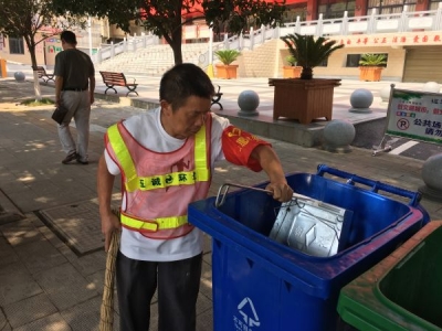 叶绪福：最美环卫工用行动感染他人