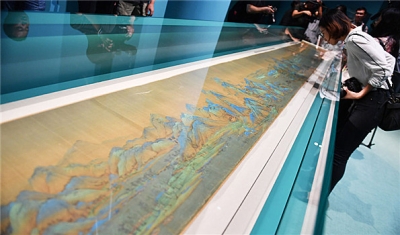 北宋名画《千里江山图》展出 “故宫跑”再成热词