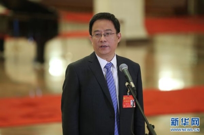 黄一兵代表：每个人都是八项规定的实践者和受益者