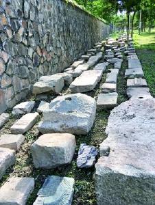 圆明园垒起文物长城 已从周边地区收回8万余件文物