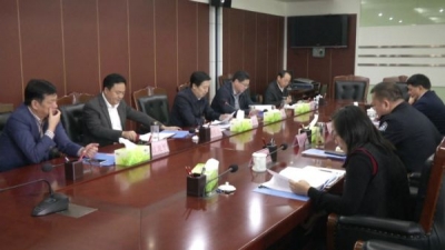 李修武主持召开市委中心组学习会