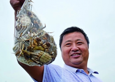 黄金湖螃蟹热卖  上市价格略涨