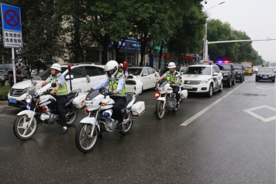 大冶交巡警开启常态化巡逻联手整治街头交通违法行为