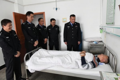 连续带病工作，派出所所长晕倒在办公室内 他是无愧于人民的好警察