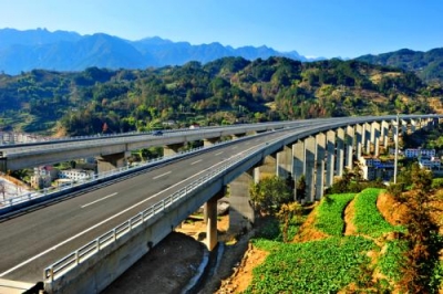 国庆三天湖北高速公路行车400万辆 私家车近九成