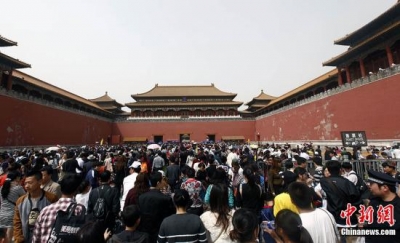 故宫黄金周每天限流八万 建议观众避开高峰时段